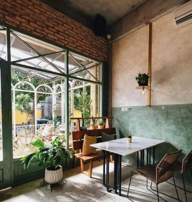 Dear Lucy Cafe Legian, Berburu Foto Instagramable di Dog Cafe