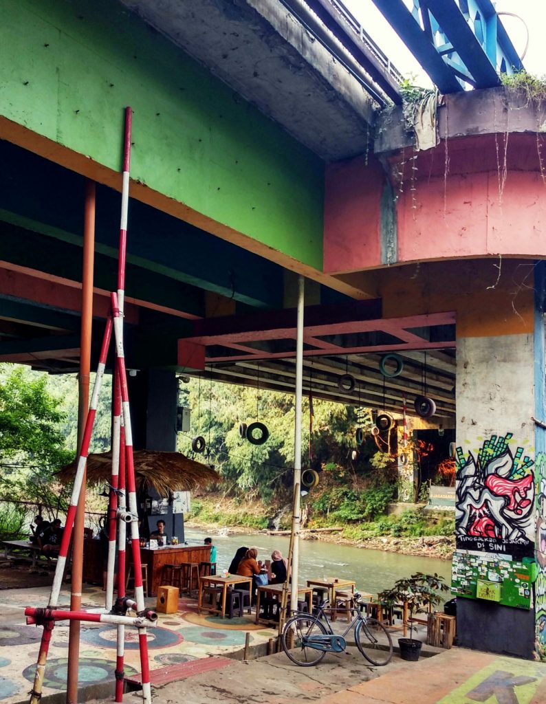 Kedai Suwung Cafe Depok, Sensasi Nikmatnya Ngopi di Tepi Kali