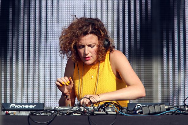 Annie Mac, Mulai Dari Penyiar Hingga Menjadi DJ Irlandia Terkenal