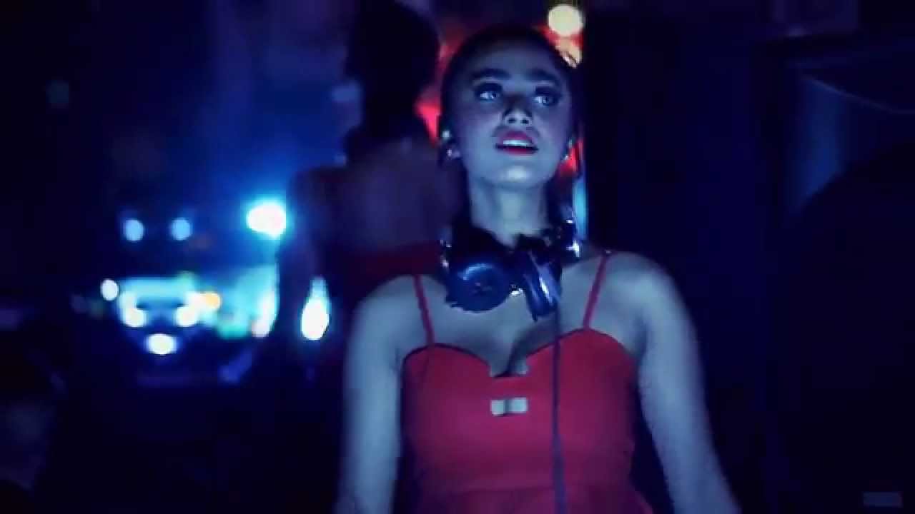 Profile DJ Varra Selvarra, Female DJ Sexy Dengan Jam Terbang Tinggi