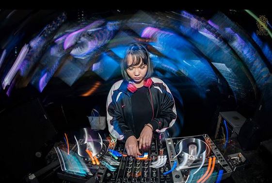 Inilah Female DJ Fenomenal Monica Mathwig