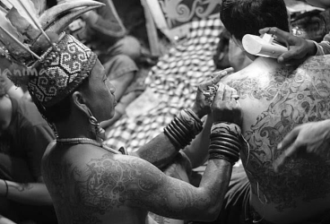 Seni Tato Suku Dayak, Tradisi dari Nenek Moyang