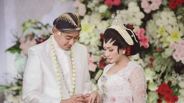 Tidak Ketahuan Pacaran, Ini 4 Artis Cantik Indonesia yang Mendadak Nikah