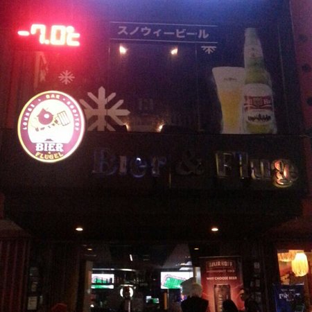 Minum Bir Ala Jerman di Bier n Flugel
