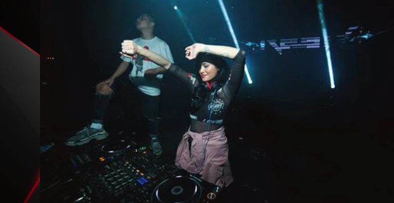 Female DJ Trance Resty Dhininta