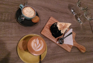 Algorithm Coffee & Dessert Memanjakan Pelanggan Dengan Nutella Pie