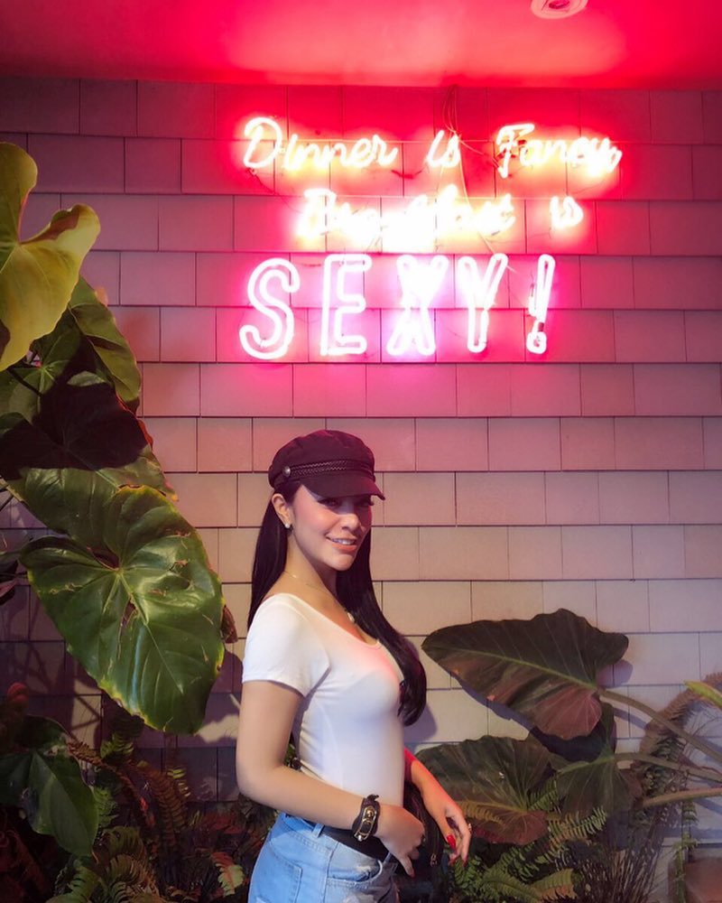 Sosok Manis DJ Nurie Sherlya