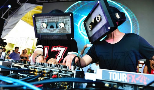 DJ Cazzette, Duo Group Swedia dengan Kepala Kaset