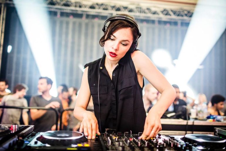 Profile DJ Nina Kraviz, DJ Sekaligus Dokter Gigi Berbakat