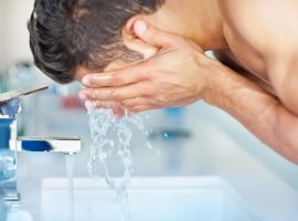 Ini 3 Aturan Mencuci Muka yang Harus Para Pria Ketahui