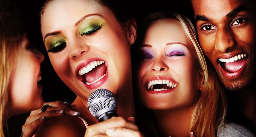Bukan Negatif, Ini Sisi Lain Wanita Pemandu Karaoke