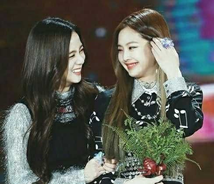 Potret Manis Persahabatan Para Member Girlgroup di Industri K-Pop