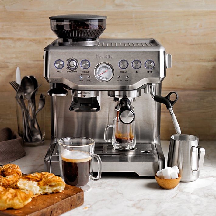 Menikmati Secangkir Kopi dengan Barista BES870XL Espresso Maker