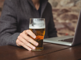 Minum Bir Tingkatkan Performa Seks? Ini Faktanya