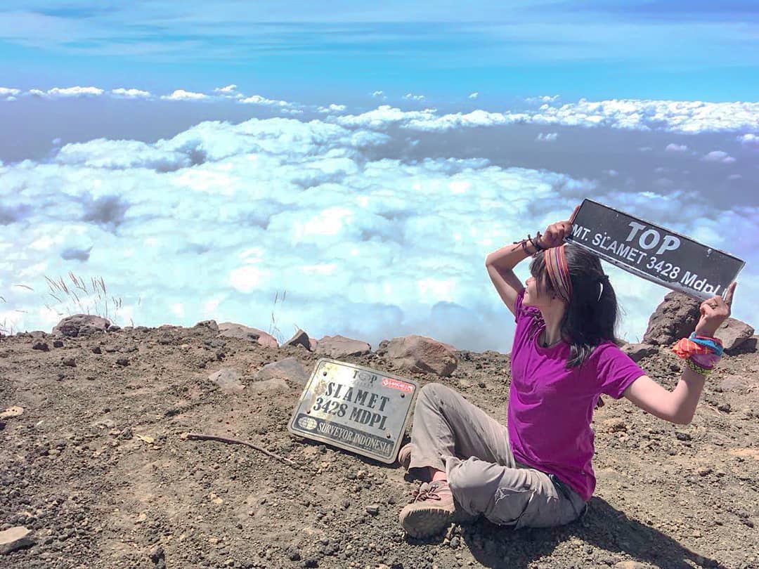 Ayi Dara, Selebgram dan Presenter Penakluk Gunung