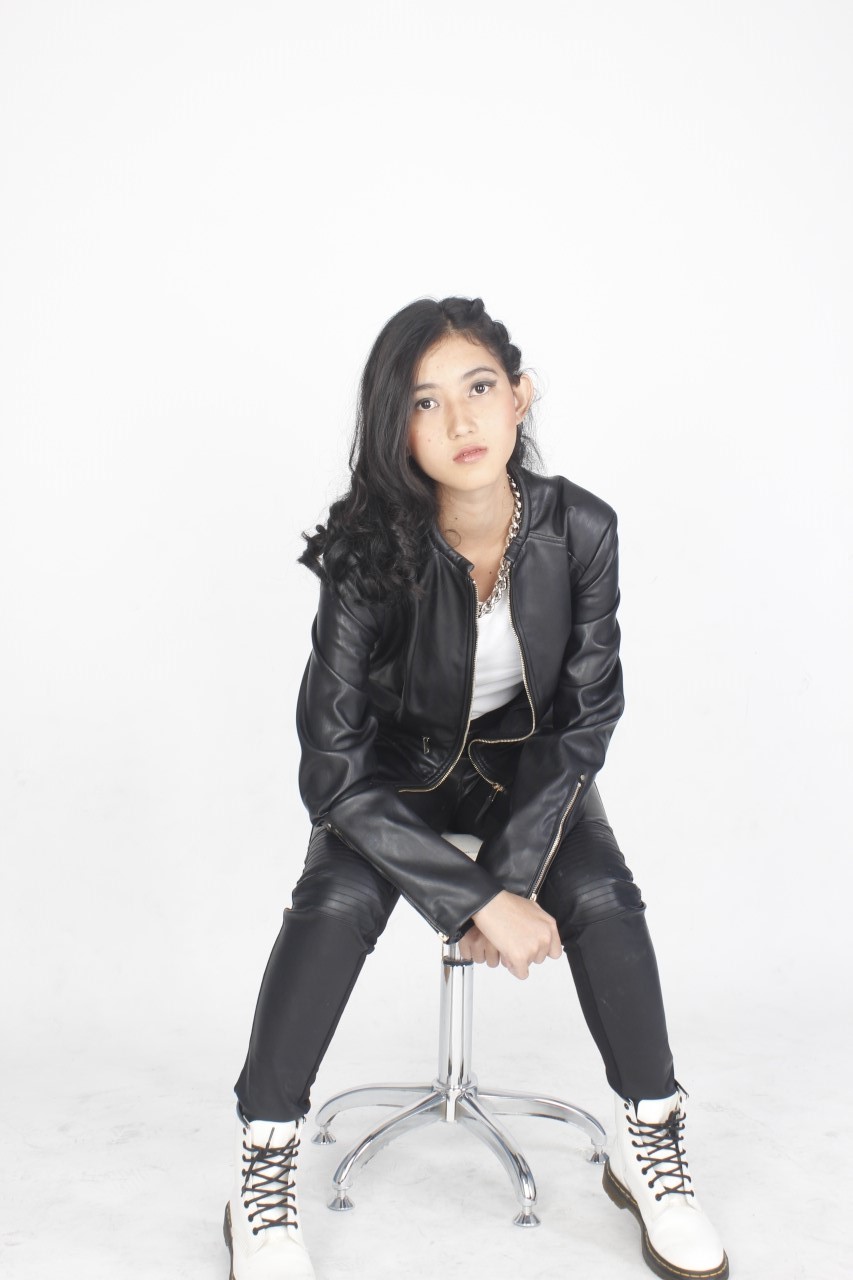 Profil Ratna Kartikasari, Model Muda Belia Penuh Potensi Profil Ratna Kartikasari, Model Muda Belia Penuh Potensi