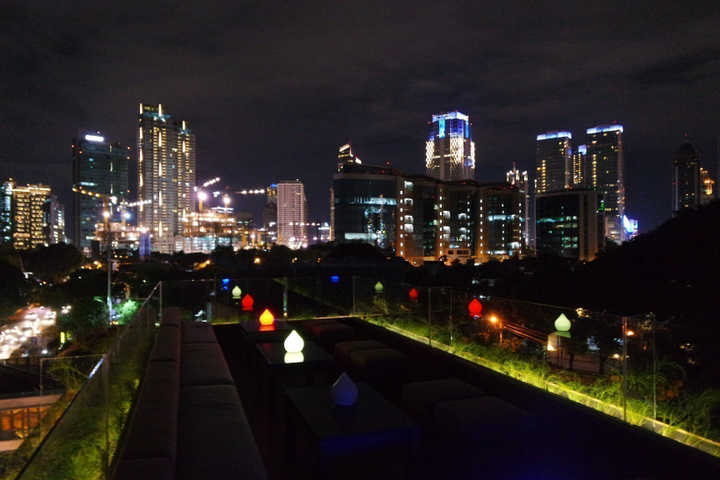10 Rooftop Bar di Jakarta yang Instagramable