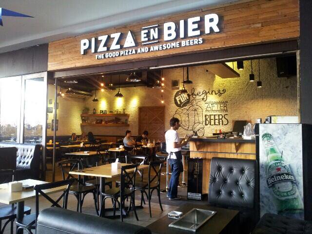 Melepas Lapar dan Dahaga di Pizza en Bier