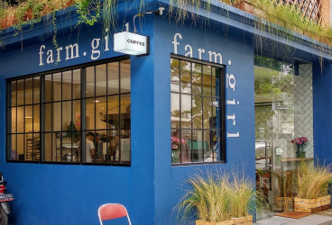 Farmgirl Cafe, Cafe dengan Desain Biru Bergaya American Dinner