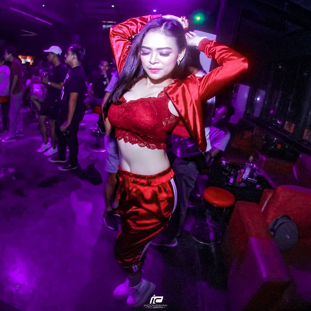 Profil DJ Viavrilia yang Selalu Berpenampilan Sexy