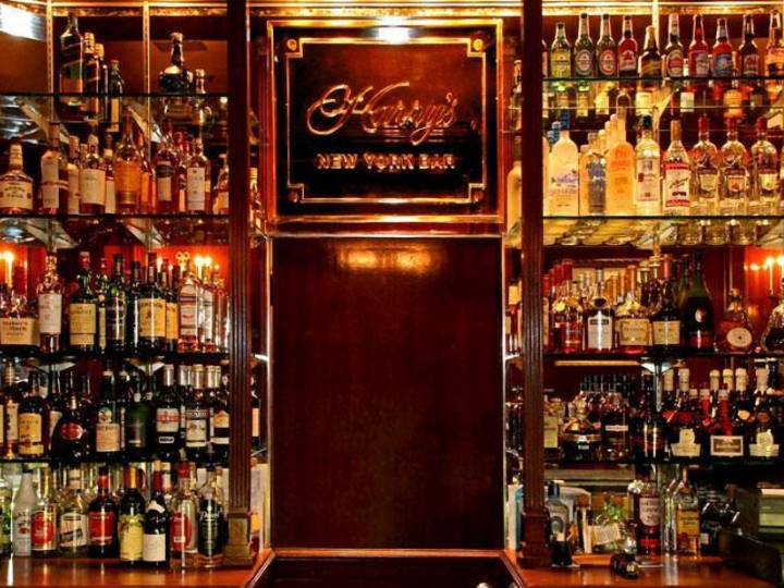 7 Kisah Menarik dari Sejarah Bar Legendaris yang Ada di Dunia