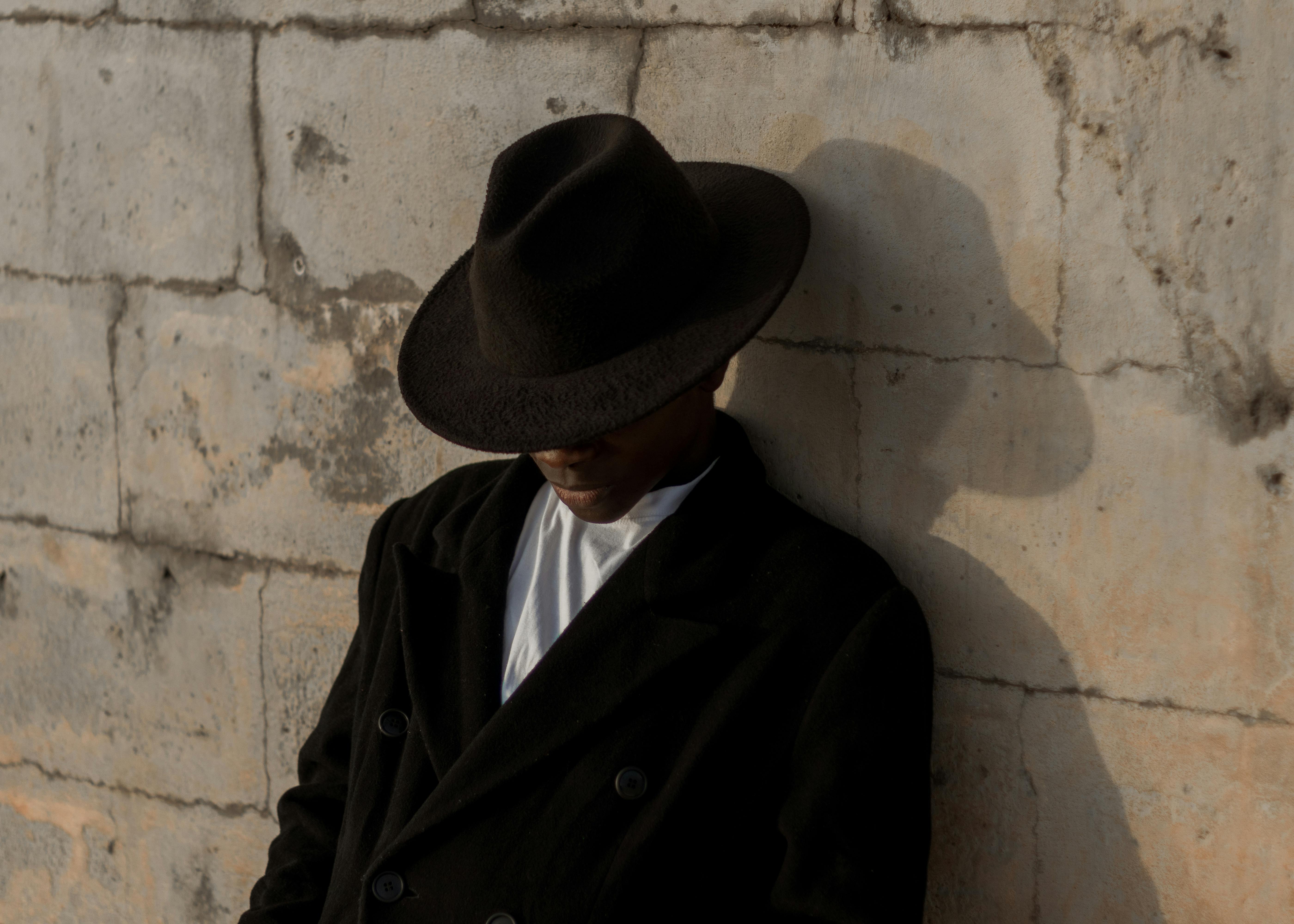 Lebih dari Sekadar Aksesori: Kisah Ikonik Topi Koboi