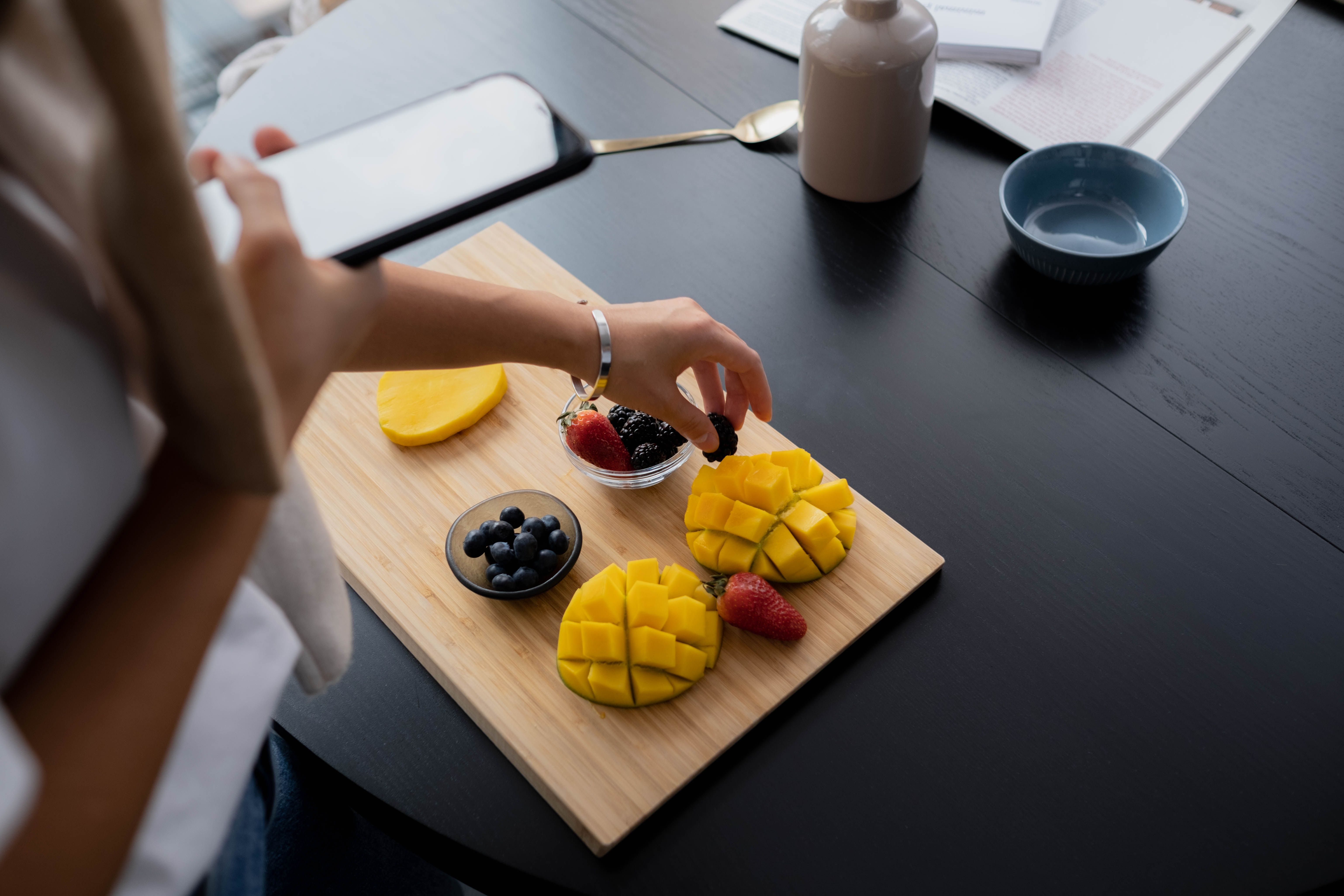 Sehat, Tapi 5 Buah Ini Sebaiknya Jangan Dikonsumsi Tiap Hari