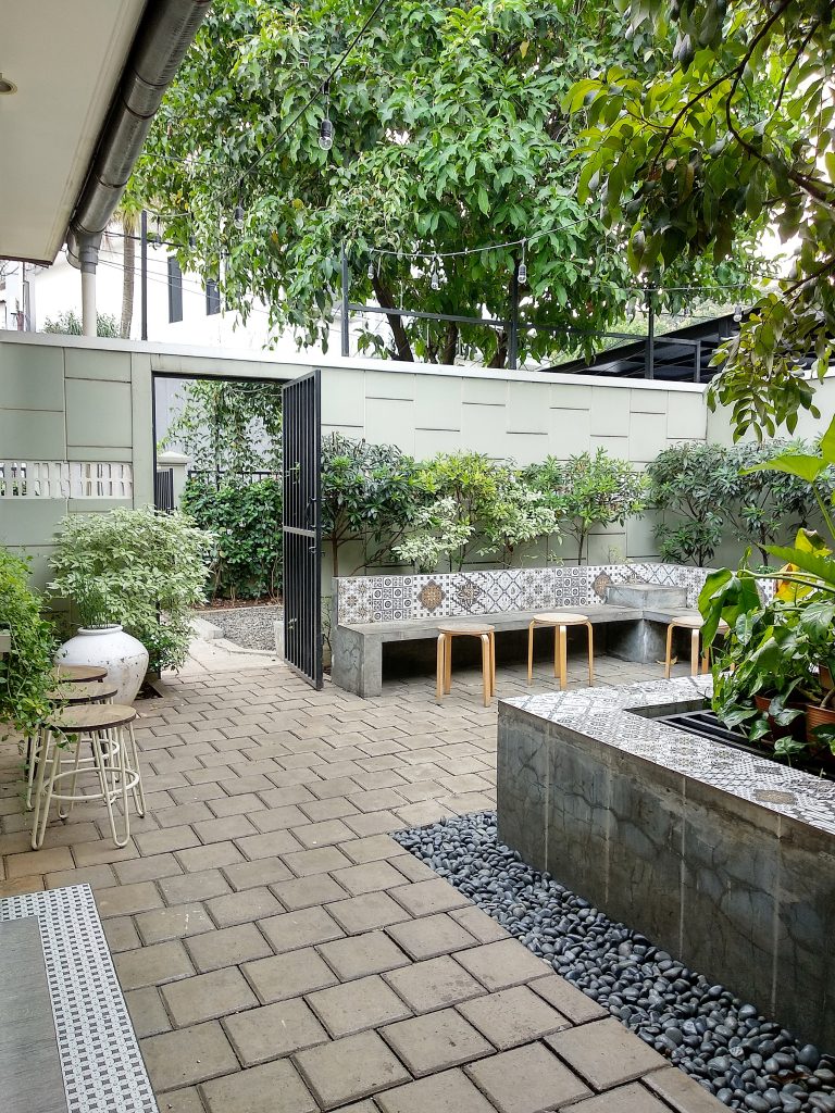 Menikmati Ngopi Rasa Rumah di Jacob Koffie Huis
