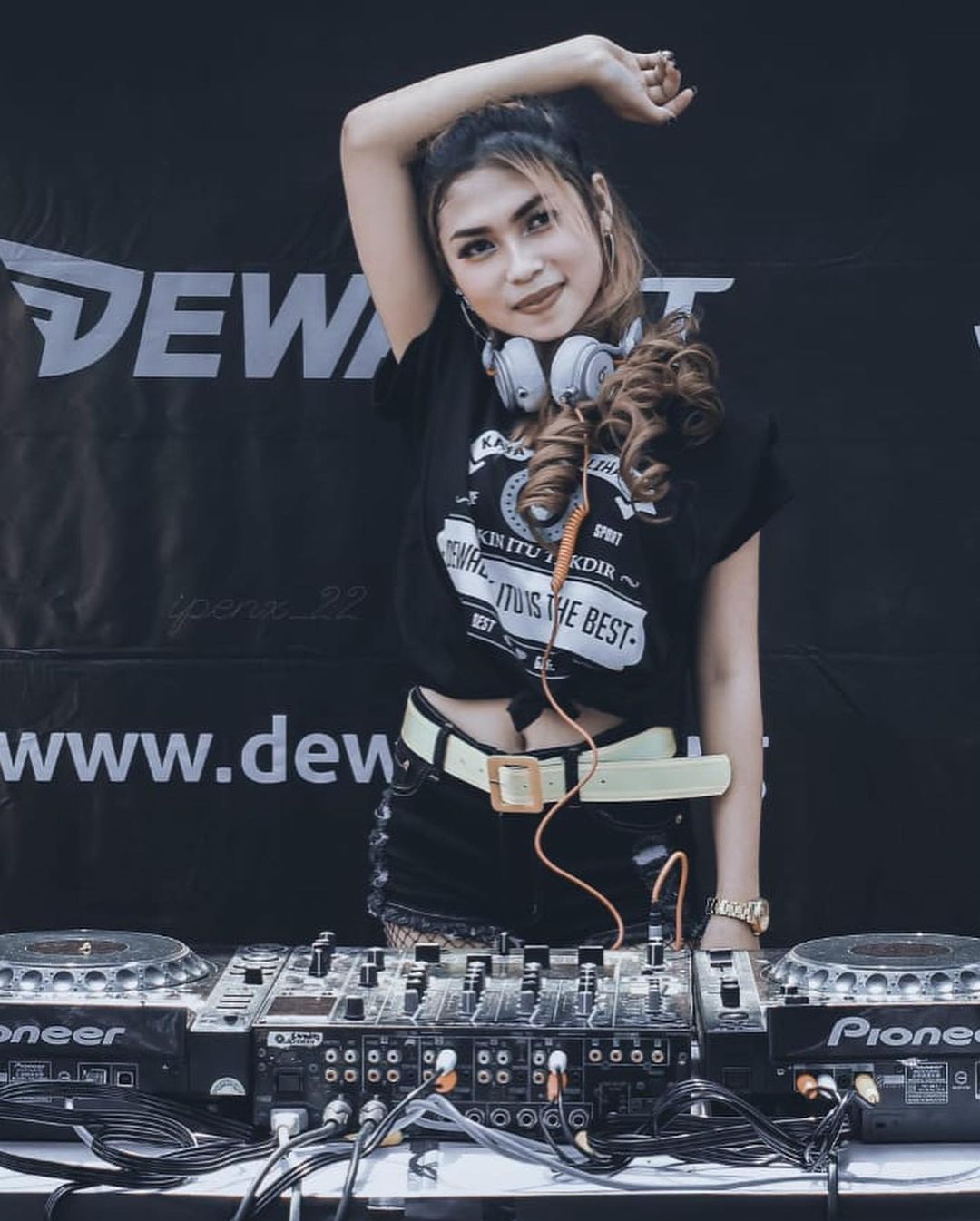 DJ Queen Carolline DJ Queen Carolline