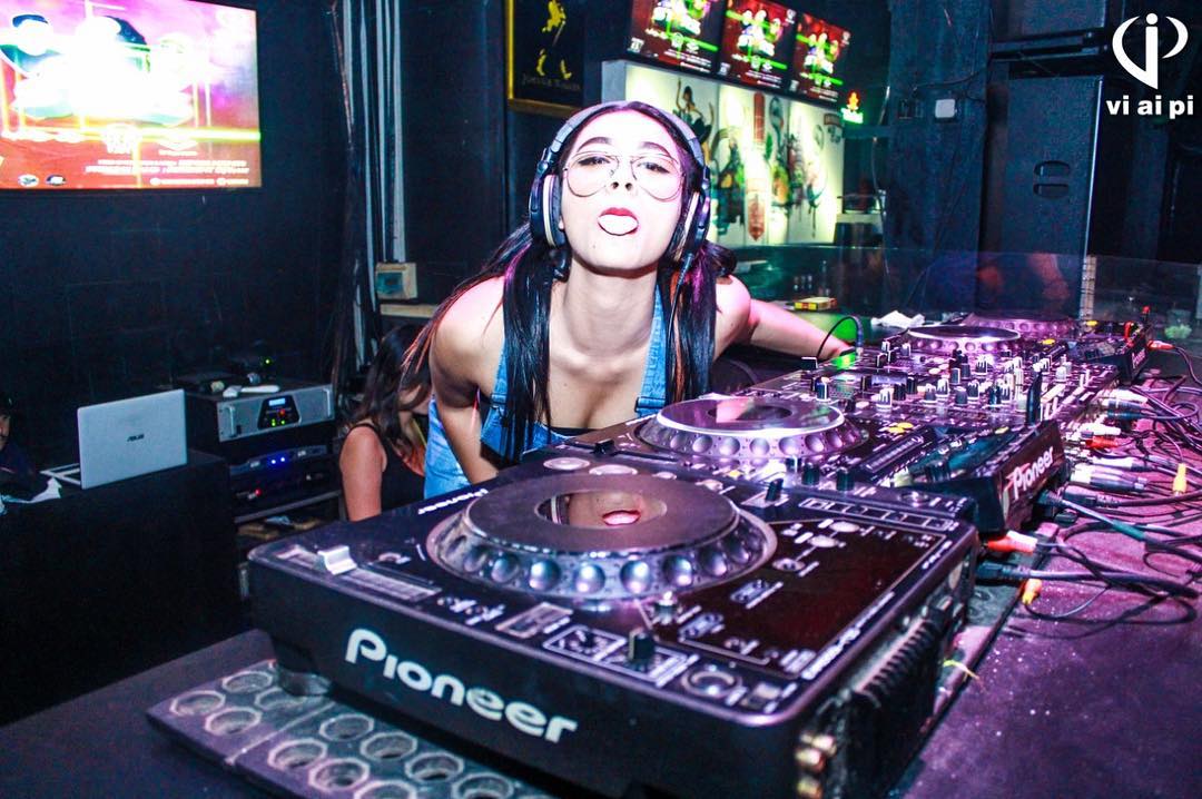 Profil DJ Amelia Manika, DJ Muda Penuh Talenta