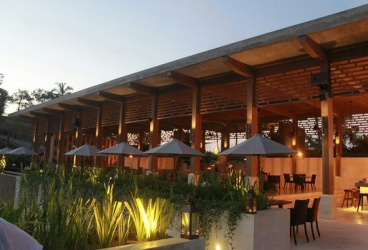 Aura Lombok, Lounge & Bar yang Berada di Atas Langit