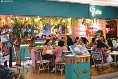 Menikmati Makanan Modern Thailand Dengan Penampilan Unik Di Santhai Kota Kasablanka
