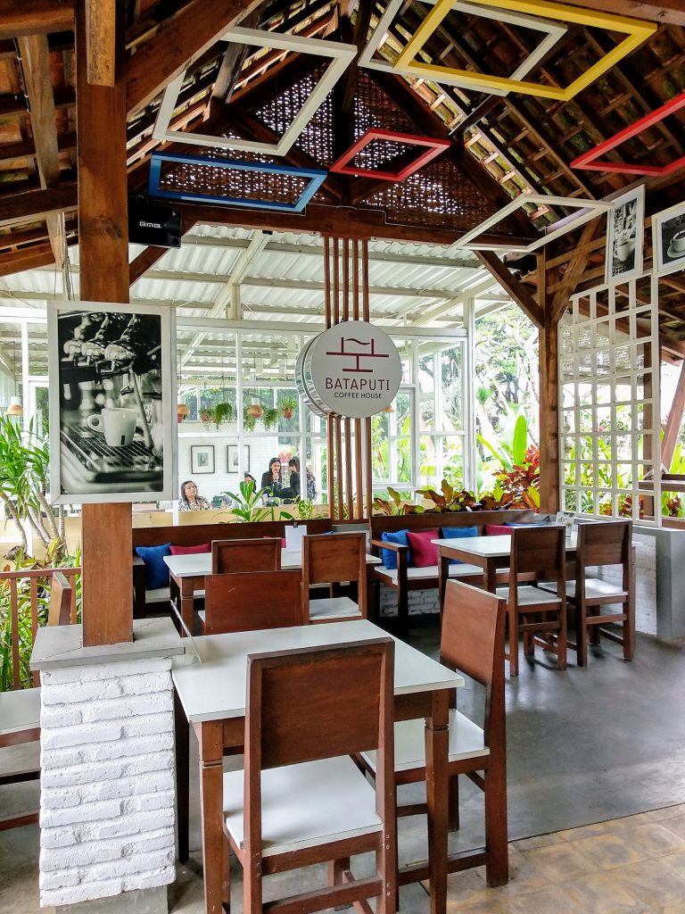 Bataputi Coffee House, Cafe Bergaya Modern Sekaligus Tradisional