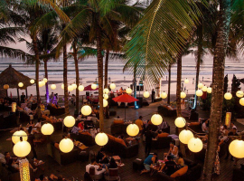 Indahnya Suasana Klub Woo Bar di Tepi Pantai