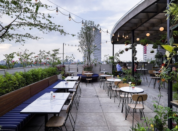 10 Rooftop Bar di Jakarta yang Instagramable