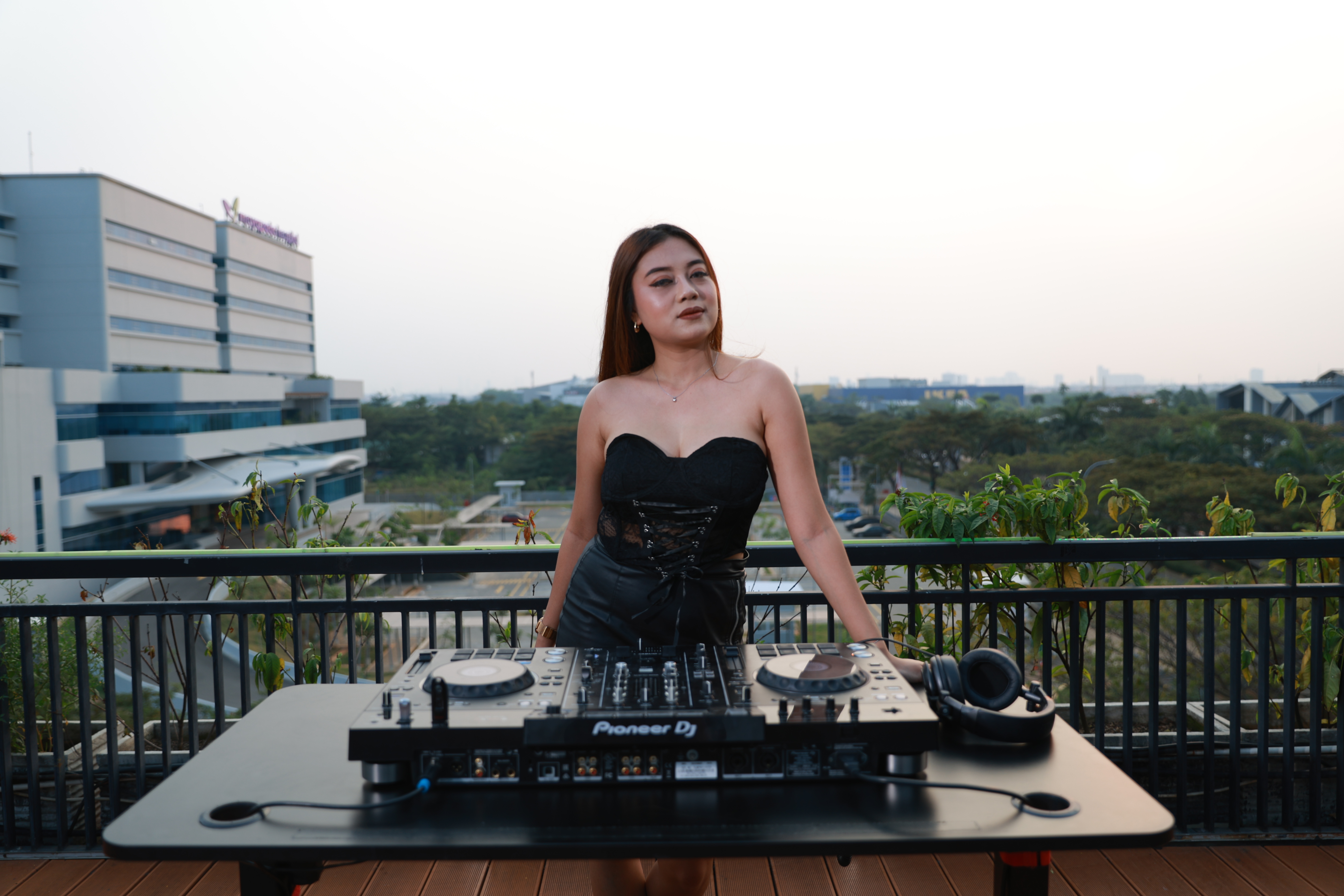 Kraindini: Belajar DJ Secara Otodidak hingga Tampil di Panggung Internasional