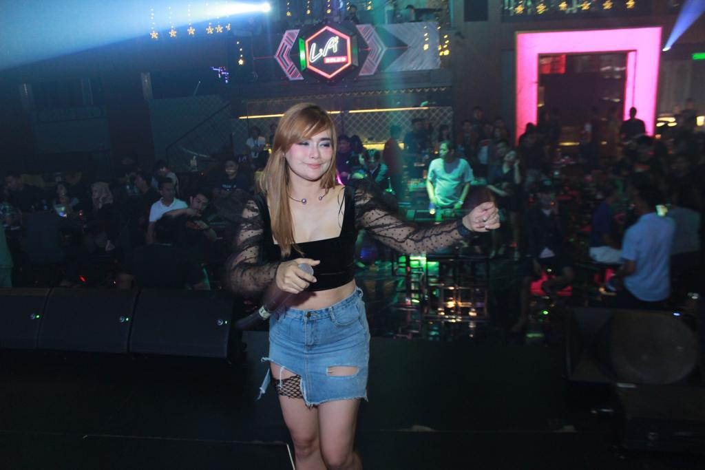 DJ Vhola, Si Manis yang Jago Mixing