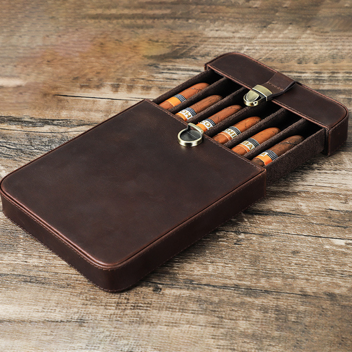 Beralih ke Cerutu, Ini yang Wajib Kalian Miliki