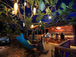 Liburan ke Lombok? Mampirlah ke Cafe Hits yang Ada di Sana