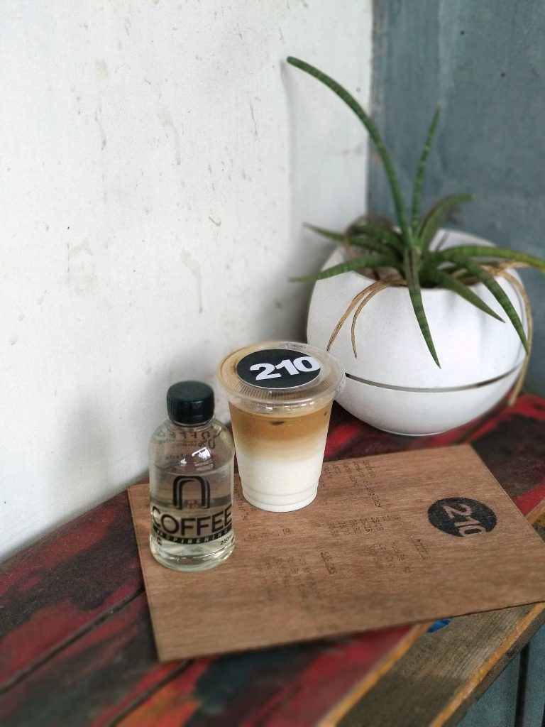 Begini Rasanya Sensasi Kopi Bening Racikan 210 Roastery