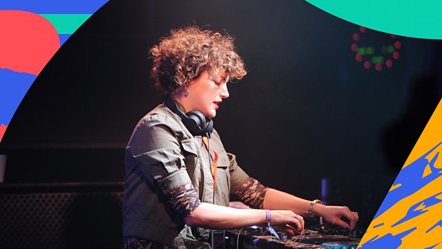 Annie Mac, Mulai Dari Penyiar Hingga Menjadi DJ Irlandia Terkenal