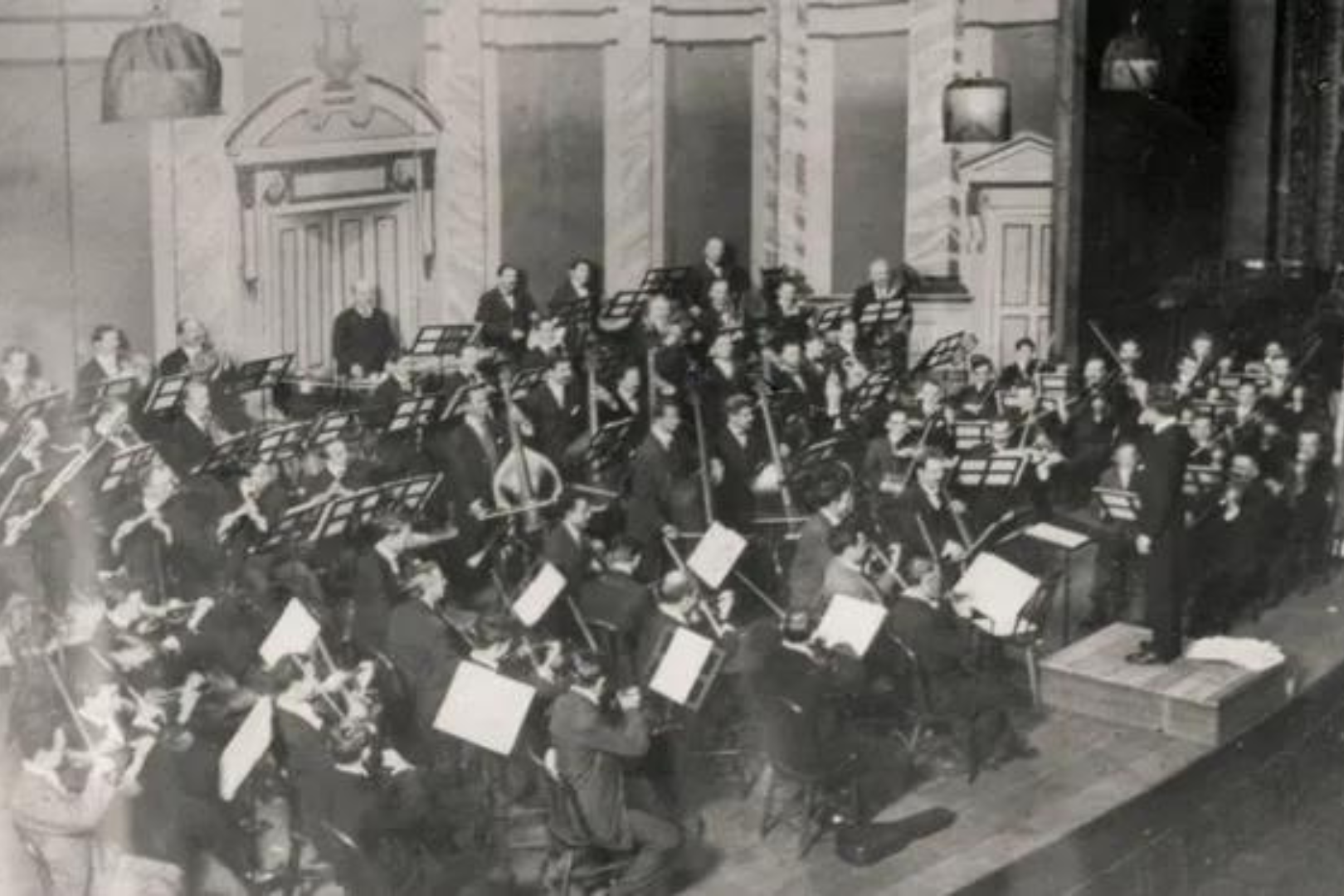Menilik Sejarah Lantunan Musik Orkestra