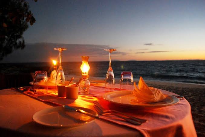 4 Tips Menciptakan Momen Makan Malam Romantis Bersama Pasangan