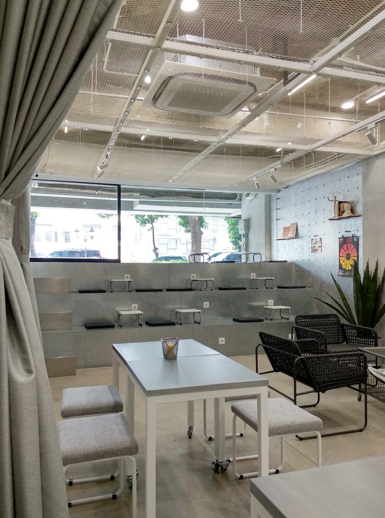 Ngopi Sambil Mengerjakan Project di Tu7uhari Coffee Shop