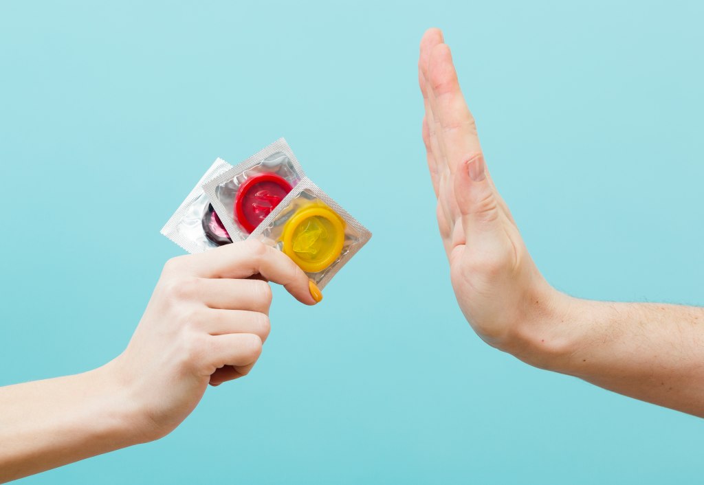 Pentingnya Gunakan Pengaman Saat Berhubungan Seksual