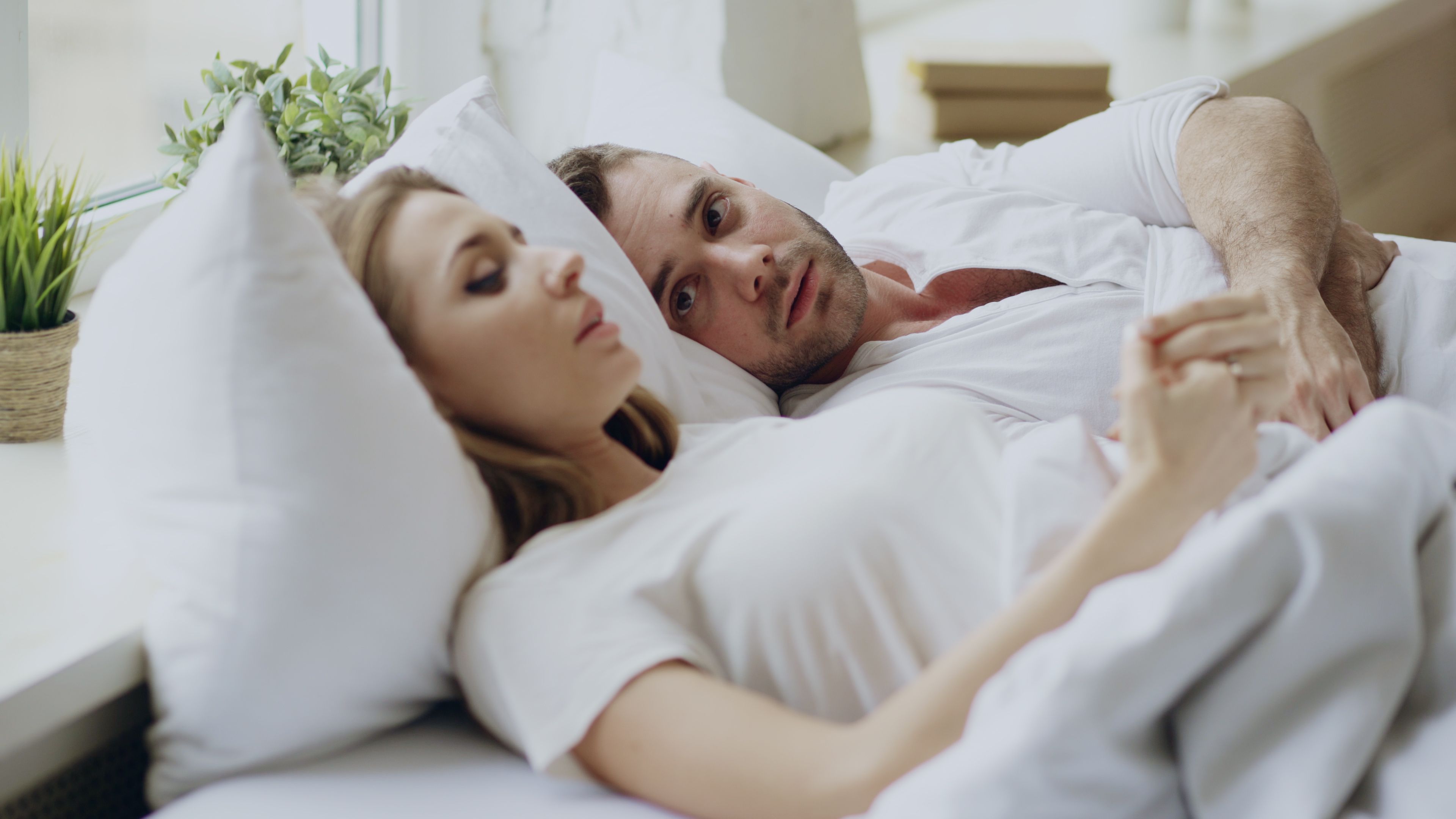 Stres dan Kurang Tidur Turunkan Gairah Seksual, Kenapa?!