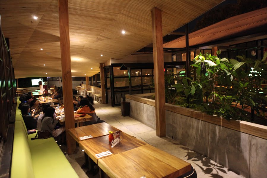 Maja House, Sensasi Ngebir Sambil Melihat Kota Bandung Dari Atas