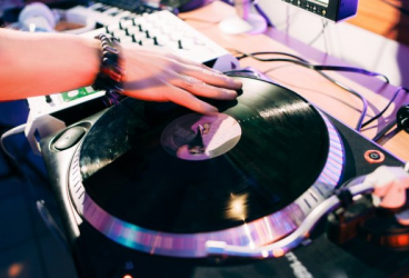 DJ Dims, Male DJ Berprestasi yang Tidak Berhenti Belajar