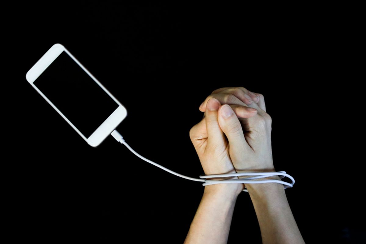 Waspada, Kecanduan Media Sosial Mengintai!