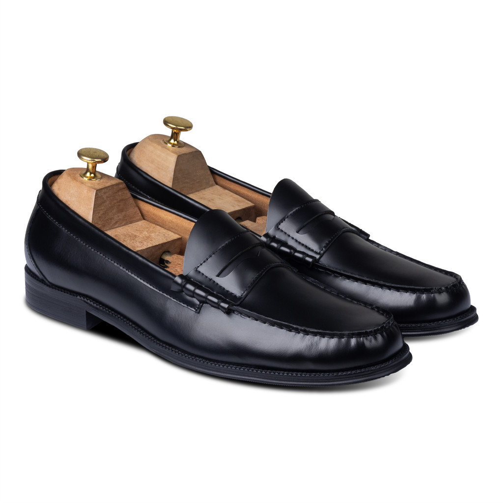 Tampil Profesional dengan 5 Sepatu Formal Lokal Pria Ini